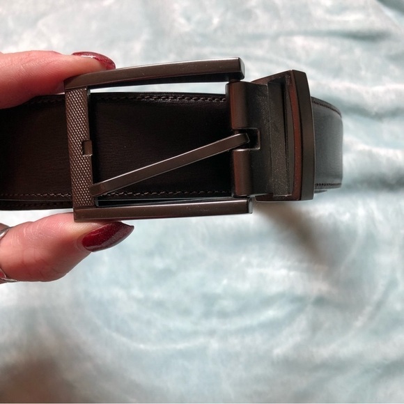 𝅺NWOT Brown/Black Reversible Belt Leather Belt Size 38" - Picture 1 of 7